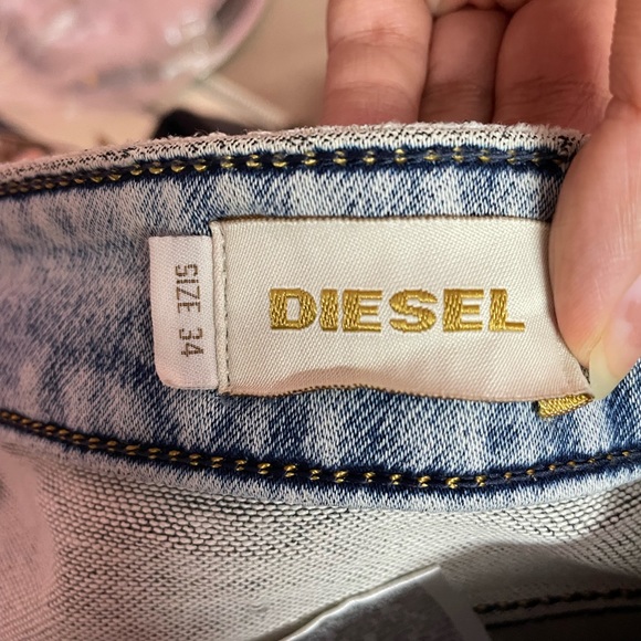 DIESEL 1992 Straight Fit Mid-Washed Distressed Jeans - Picture 5 of 7